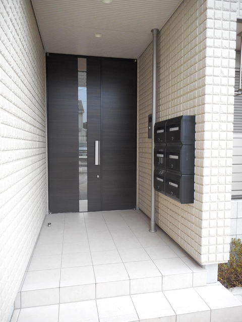 サンヒルズ中川のエントランス|防犯も安心のオートロック完備