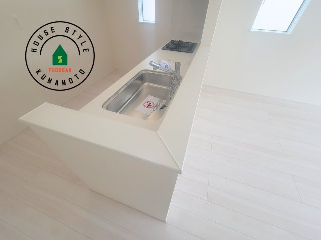 熊本市北区龍田1丁目第1-3棟（2号棟）のダイニング|キッチンから立ち込める香りが今日の料理を期待させます。