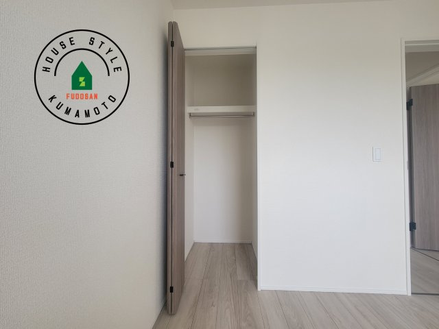 熊本市北区龍田1丁目第1-3棟（3号棟）の収納|洋服や大きな荷物が多い方や人数の多いご家族などは、一般的なクローゼットよりもウォークインクローゼットのほうが使い勝手が良いです。