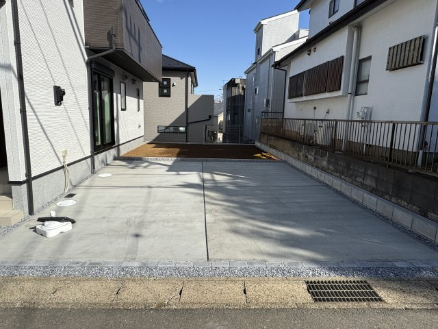 流山市名都借新築戸建（名都借24-1期）の駐車場|駐車スペース・並列2台駐車可