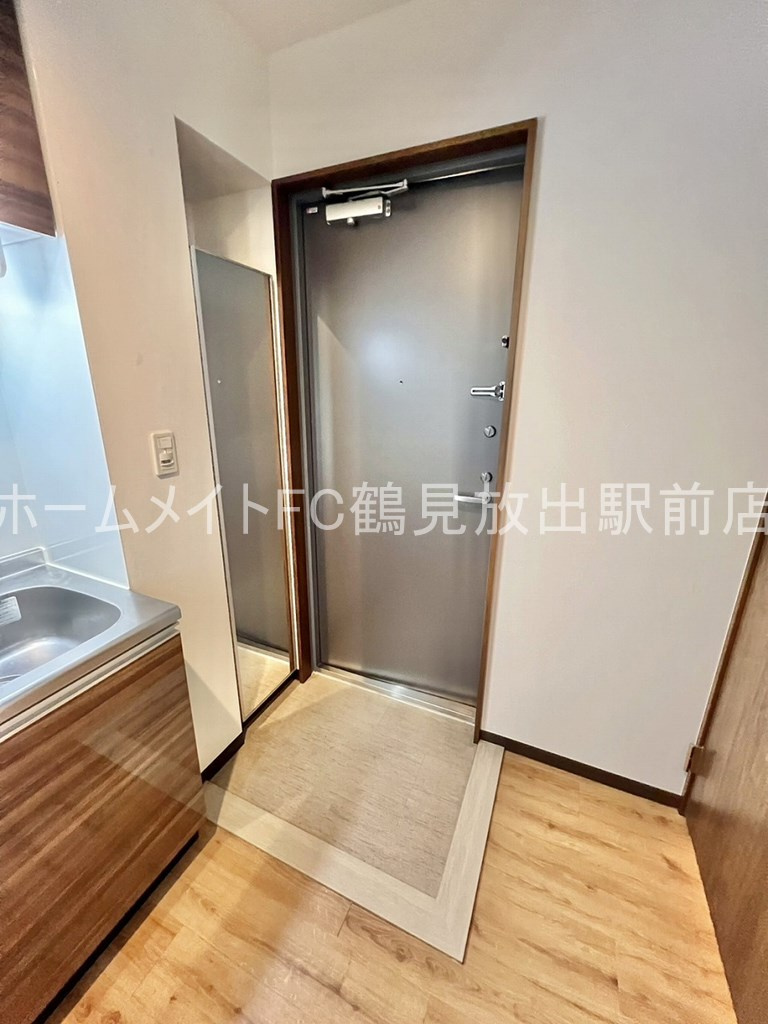 東大阪市高井田本通７丁目の賃貸マンションの玄関
