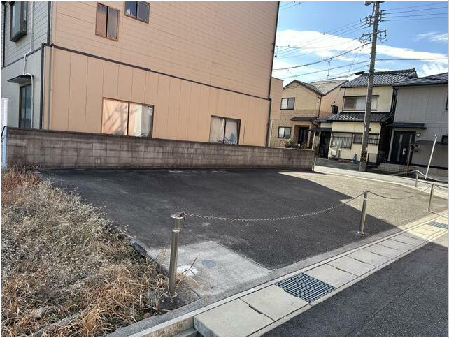 東栄町貸事務所の駐車場
