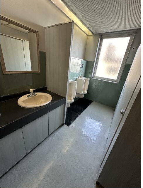 東栄町貸事務所のトイレ