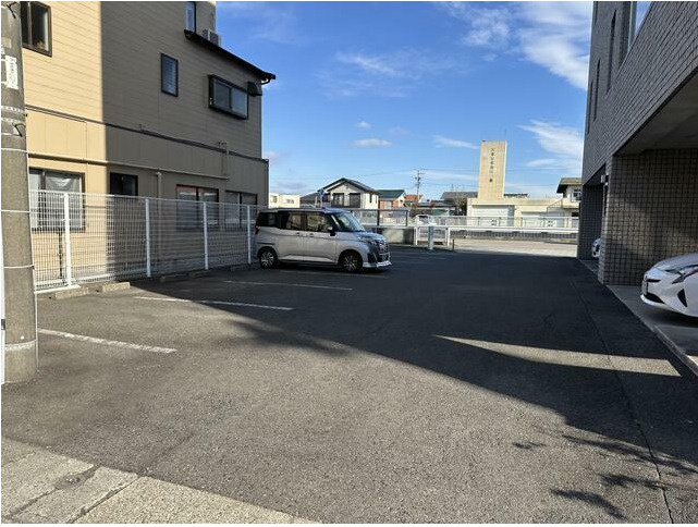 東栄町貸事務所の駐車場