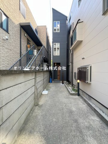 中古戸建　江東区越中島３丁目　所有権21.39坪　カースペース付　空家の外観