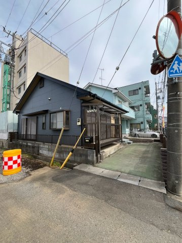 和光市新倉4丁目　中古戸建の前面道路含む現地写真