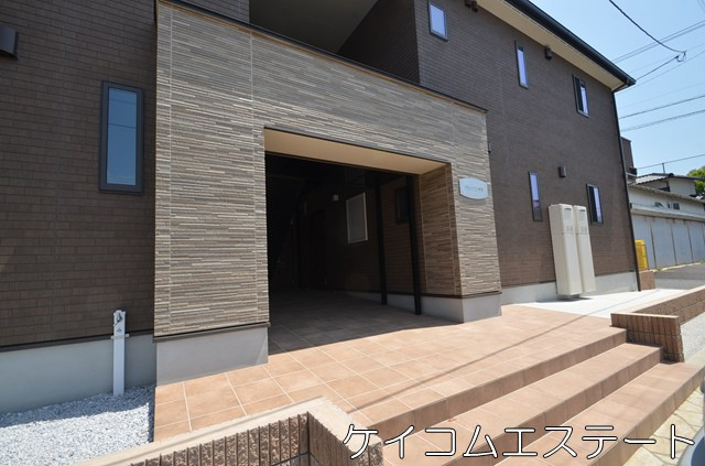 北九州市八幡西区上上津役３丁目のアパートのエントランス