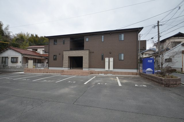 北九州市八幡西区上上津役３丁目のアパートの外観