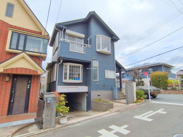 ふじみ野市元福岡２丁目の中古一戸建の外観|ブルーとホワイトで統一されたお洒落な外観です。