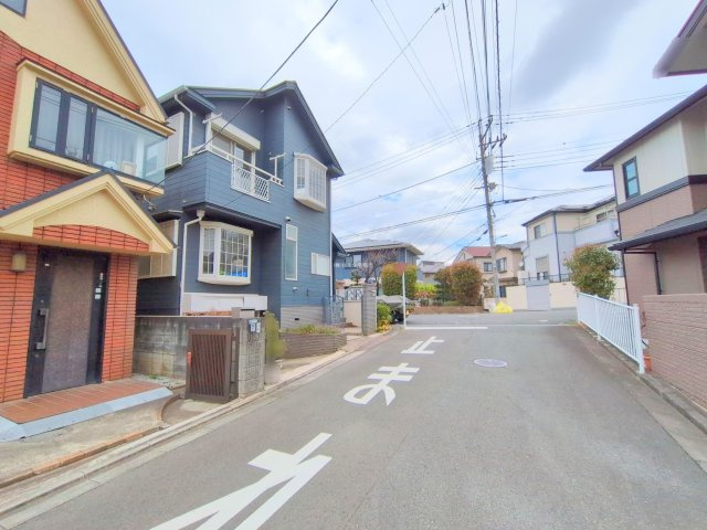 ふじみ野市元福岡２丁目の中古一戸建の前面道路含む現地写真|東側6.3ｍ公道です。
