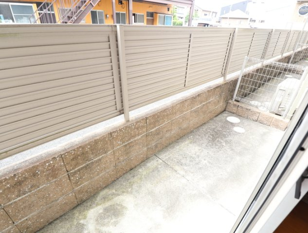 熊本市南区八幡１０丁目のアパートのバルコニー