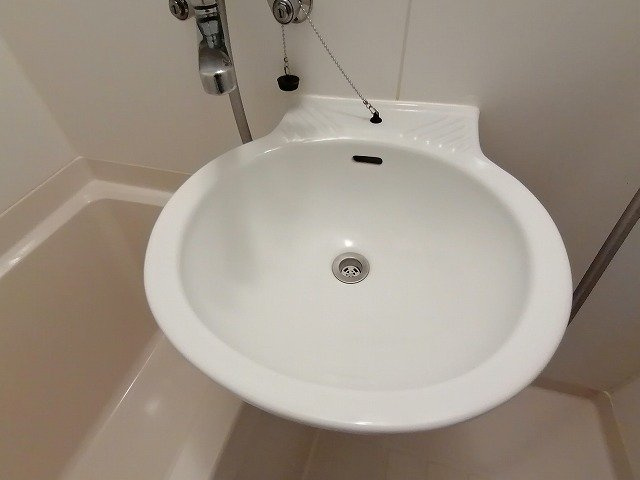 レオパレスＢｅｌｌ　Ｃｏｕｒｔの洗面所|スペースが確保できる洗面所です