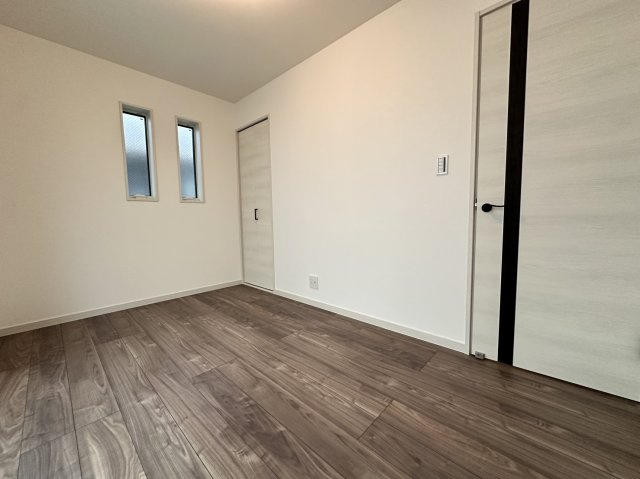 茅ヶ崎市松風台　新築一戸建ての洋室