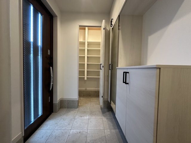 茅ヶ崎市松風台　新築一戸建ての玄関