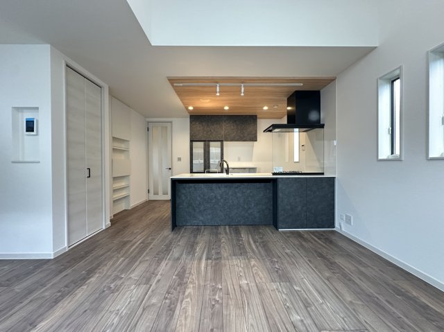 茅ヶ崎市松風台　新築一戸建ての居間・リビング