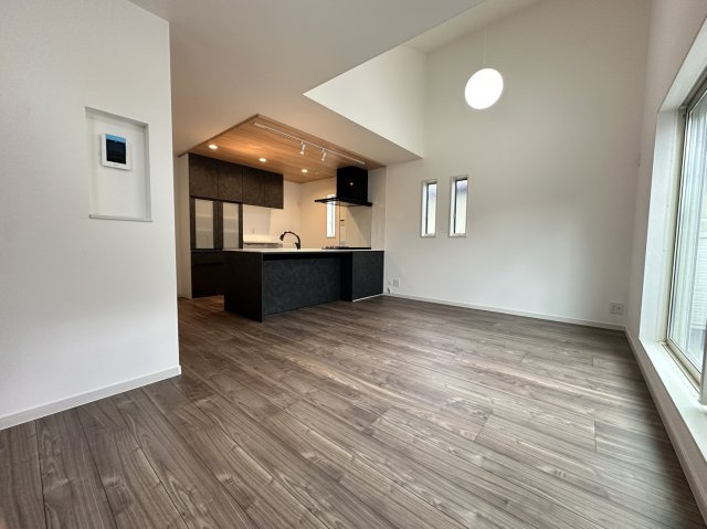 茅ヶ崎市松風台　新築一戸建ての居間・リビング