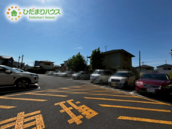 サンパーク籠原の駐車場|全55区画の平置き駐車場完備！
