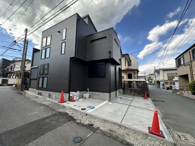 茅ヶ崎市中海岸 デザイナーズハウスの前面道路含む現地写真