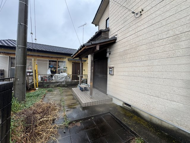-三丁目不動産-　行田市馬見塚　中古戸建の玄関