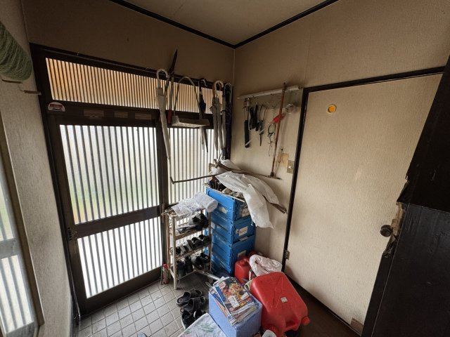 -三丁目不動産-　行田市馬見塚　中古戸建の玄関