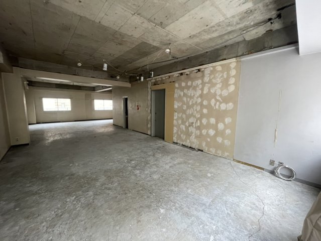 【内装】 | イレブンビル