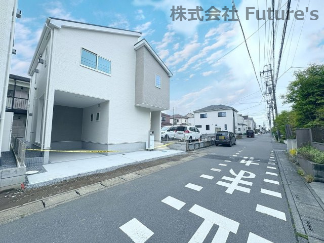 吉川市保　新築戸建　全2棟　1号棟の前面道路含む現地写真|前面道路含む現地写真です。