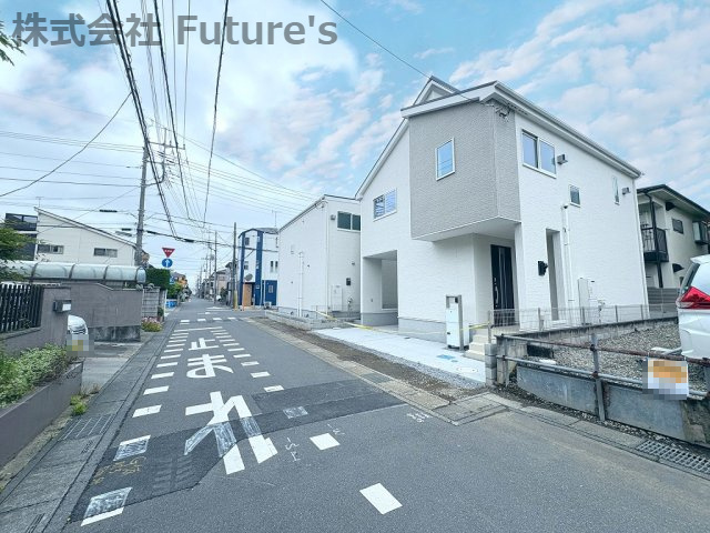 吉川市保　新築戸建　全2棟　1号棟の前面道路含む現地写真|前面道路含む現地写真です。