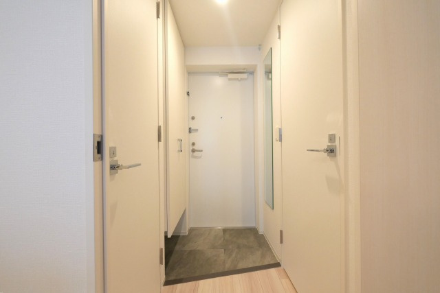 セレニテ新大阪ミラク弐番館の玄関