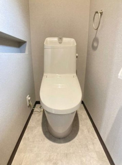 【トイレ】 | 甲斐市竜王 新築戸建 1号棟 南東角地 甲斐市役所徒歩3分 | トイレ2箇所 温水洗浄便座付