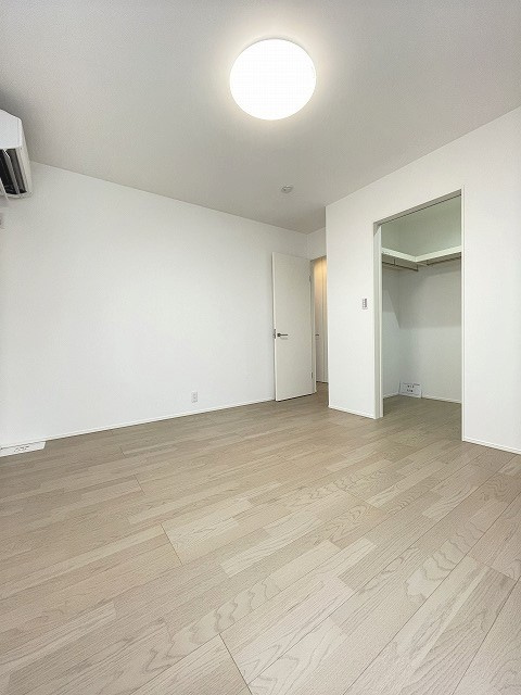 呉市焼山　一戸建　B号地の洋室|7.3帖の洋室です。ウォークインクローゼットが完備され、収納にも便利です。