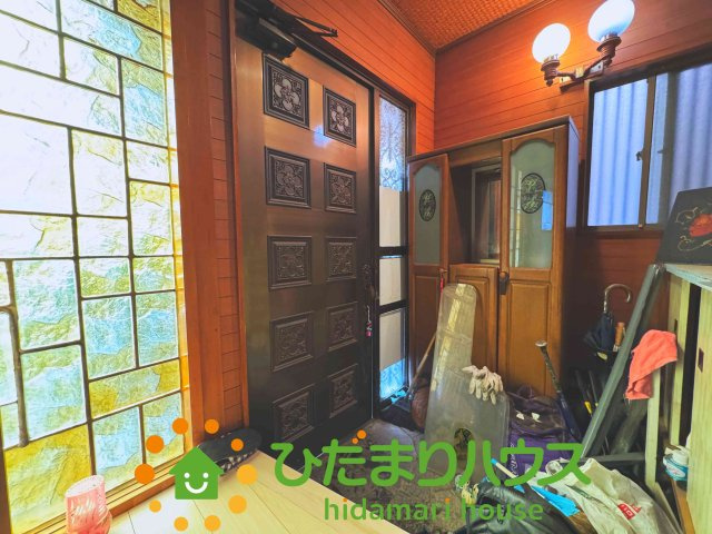 加須市鴻茎　中古一戸建ての玄関