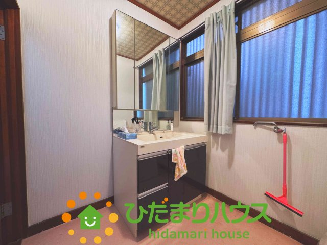 加須市鴻茎　中古一戸建ての独立洗面台