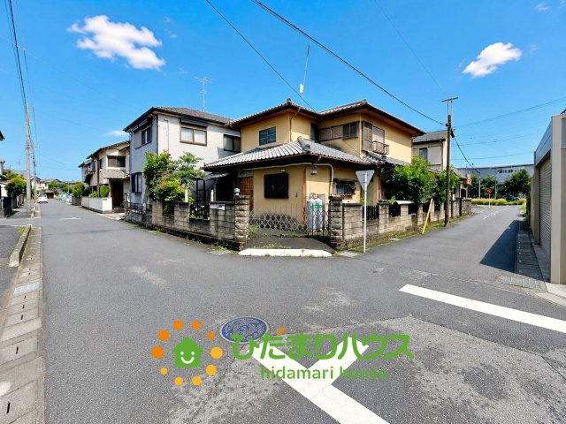 加須市鴻茎　中古一戸建ての前面道路含む現地写真