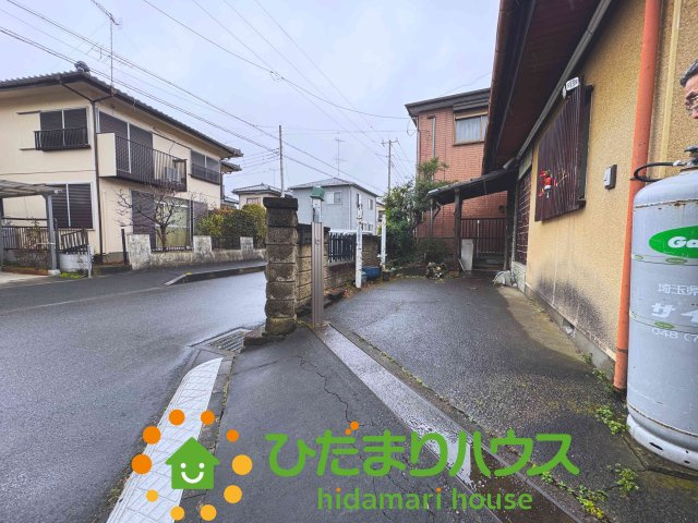 加須市鴻茎　中古一戸建ての駐車場