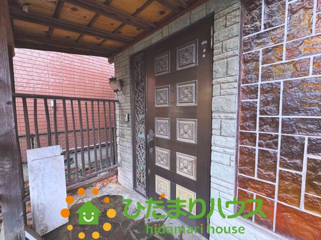 加須市鴻茎　中古一戸建ての玄関