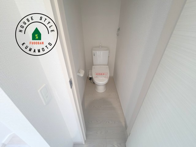 熊本市東区長嶺東1丁目第2-2棟（1号棟）　のトイレ|温水洗浄便座を完備しております。2ヶ所にトイレがあるのは朝の慌ただしい時間も安心です。