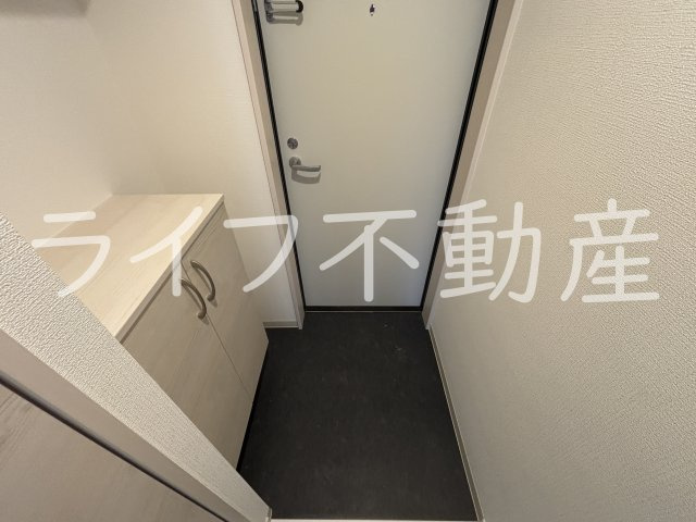D porta Neigeの玄関|収納もある玄関です