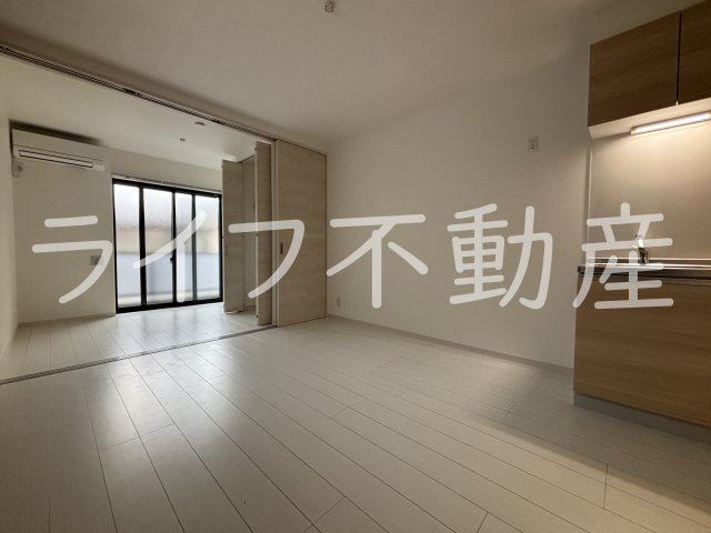 D porta Neigeの居間・リビング|こちらのリビングで趣味の時間をお楽しみください