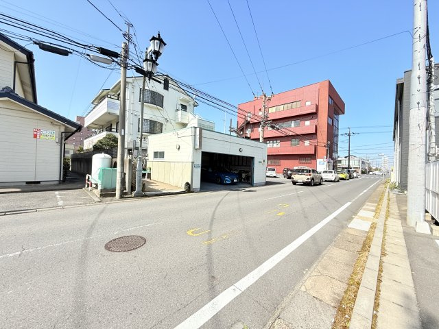神栖市大野原3丁目中古住宅の前面道路含む現地写真