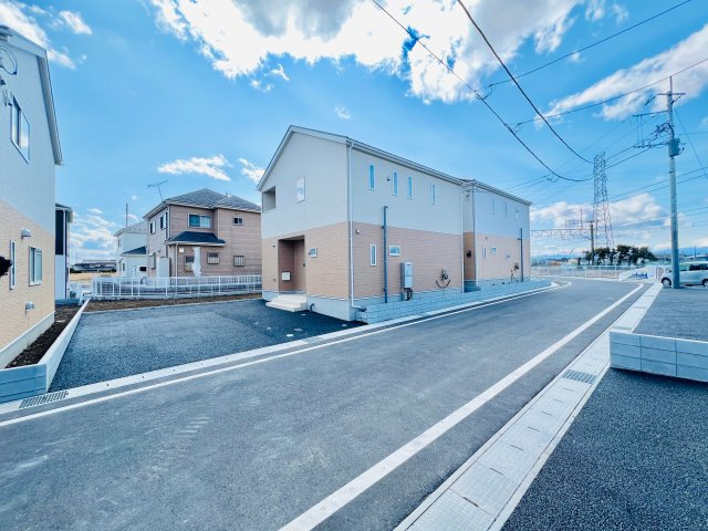 前橋市江田町の前面道路含む現地写真|間口も広く駐車が苦手な方にもおススメ♪