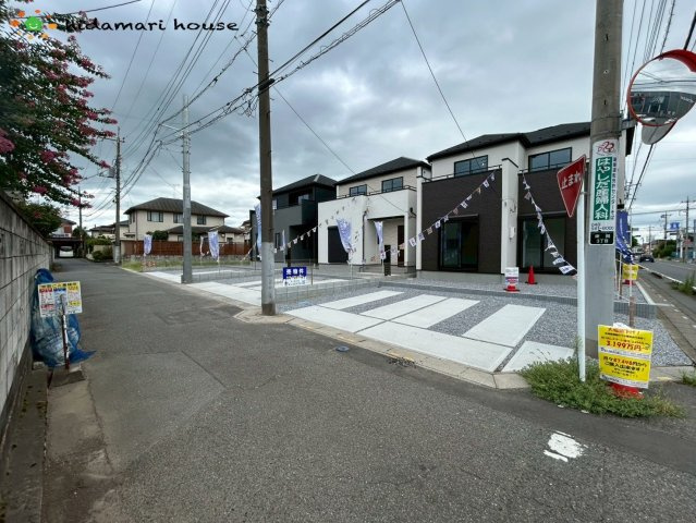 北本市東間3期　新築戸建　グラファーレ03の前面道路含む現地写真