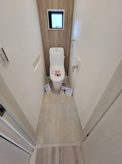 【トイレ】 | 甲斐市竜王 新築オール電化住宅 南道路 敷地88坪 駅歩15 | ウォシュレット付きのトイレ