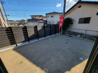 【庭】 | 甲斐市竜王 新築オール電化住宅 南道路 敷地88坪 駅歩15 | リビングよりお庭を望む