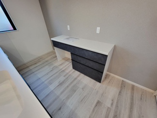 【キッチン】 | 甲斐市竜王 新築オール電化住宅 南道路 敷地88坪 駅歩15 | キッチン背面カウンター収納あり