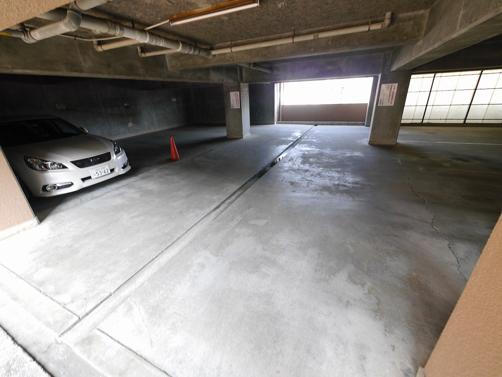 サンシャイン垂水の駐車場