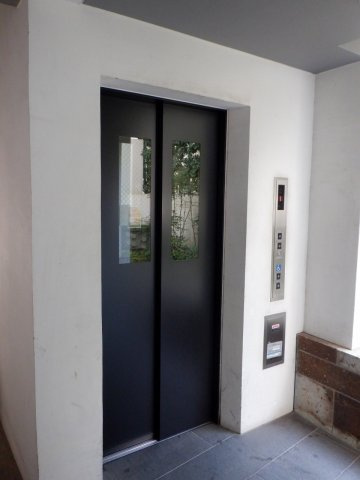 フィース神楽坂のエントランス