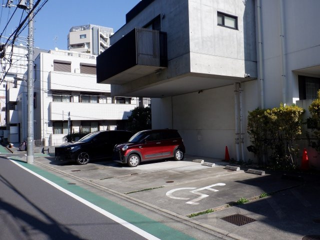 feeth KAGURAZAKAの駐車場