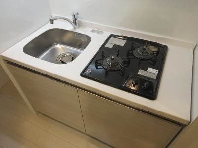 PIERIS GARDEN（ピエリス・ガーデン）のキッチン|２口ガスコンロ