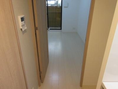 PIERIS GARDEN（ピエリス・ガーデン）の内装|廊下から～