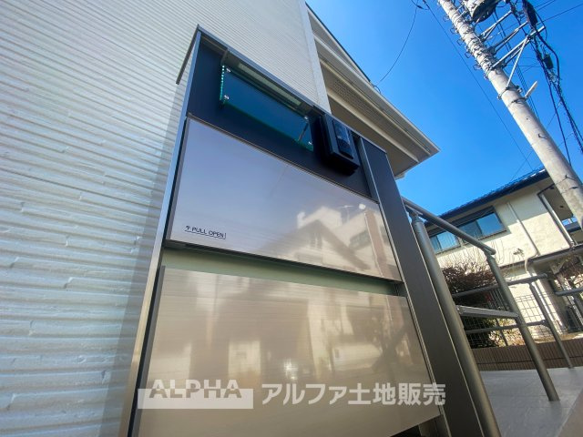 立川市幸町3丁目　新築戸建　全1棟の外観|陽光あふれる新築戸建て。落ち着いた住宅街に佇み、静かな住環境で快適な暮らしを実現。毎日の生活がより豊かになる住まいです。